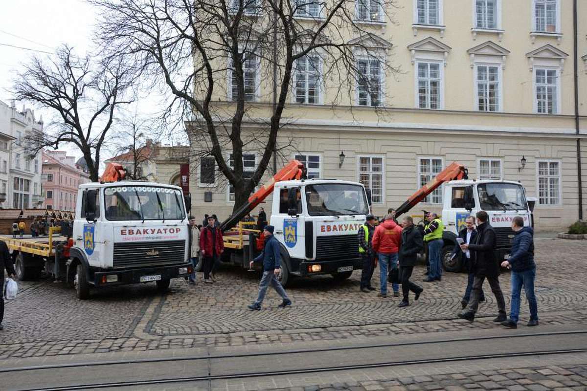 Впродовж 5 днів у Львові на арештмайданчик забрали 42 автомобілі