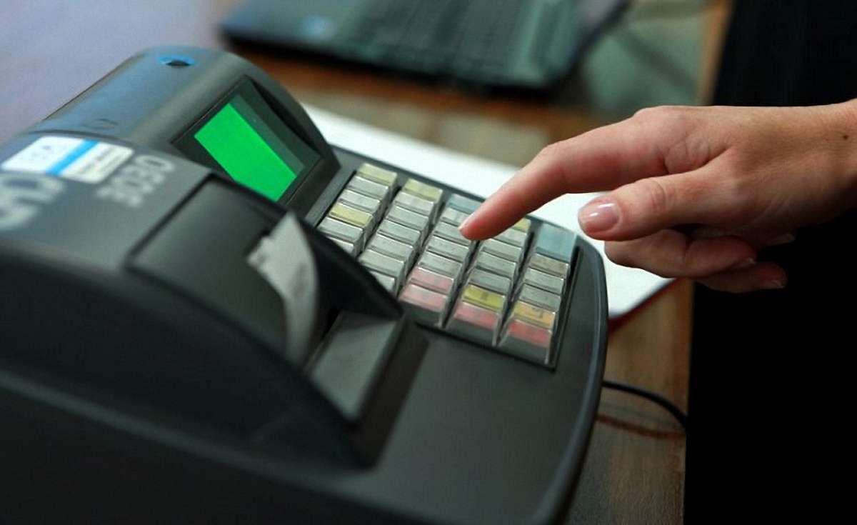 Кабмін майже у 2,5 рази підвищив поріг дозволених продажів без касового апарата