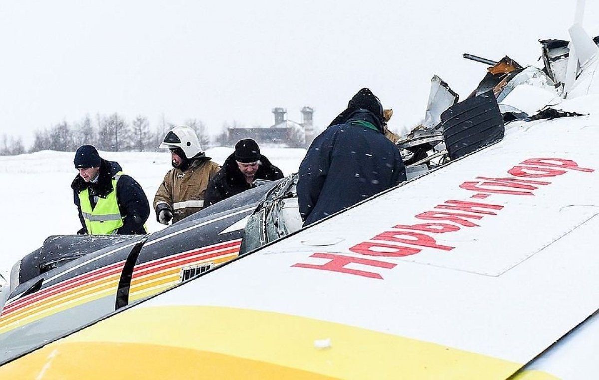 В Росії внаслідок падіння пасажирського літака загинули четверо людей