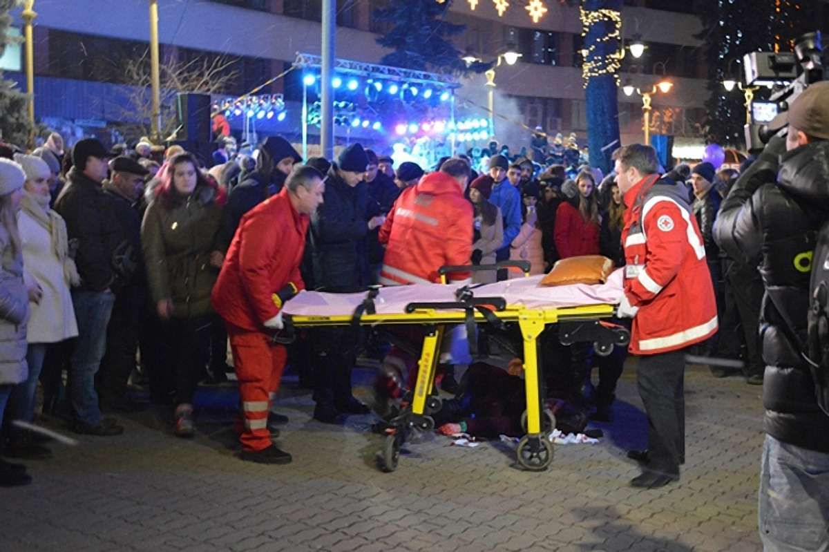 В Івано-Франківську петарда влучила в голову студентки під час відкриття міської ялинки