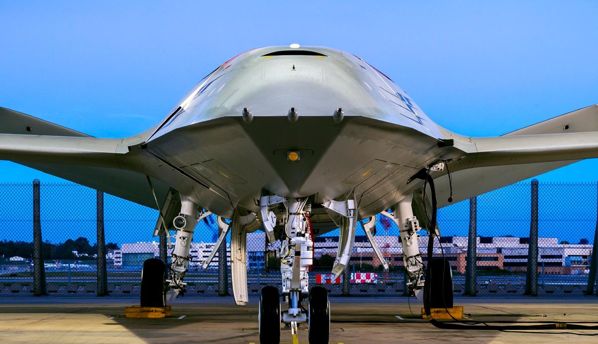 Компанія Boeing створила дрон для дозаправки у повітрі бойових літаків США