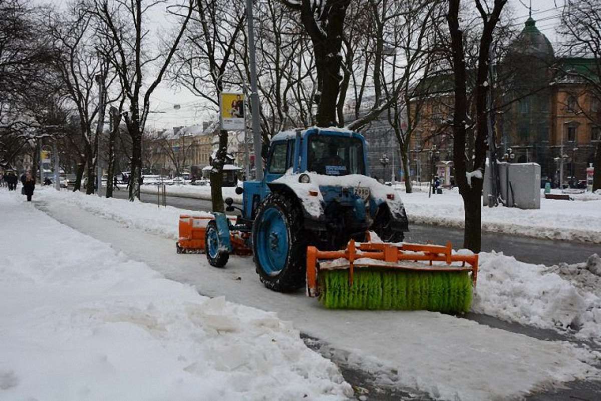 Вранці у Львові працювала 51 машина для прибирання снігу
