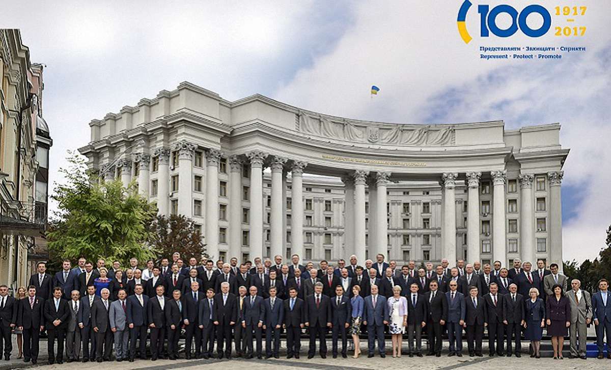 Україна відзначає 100-річчя створення дипломатії 