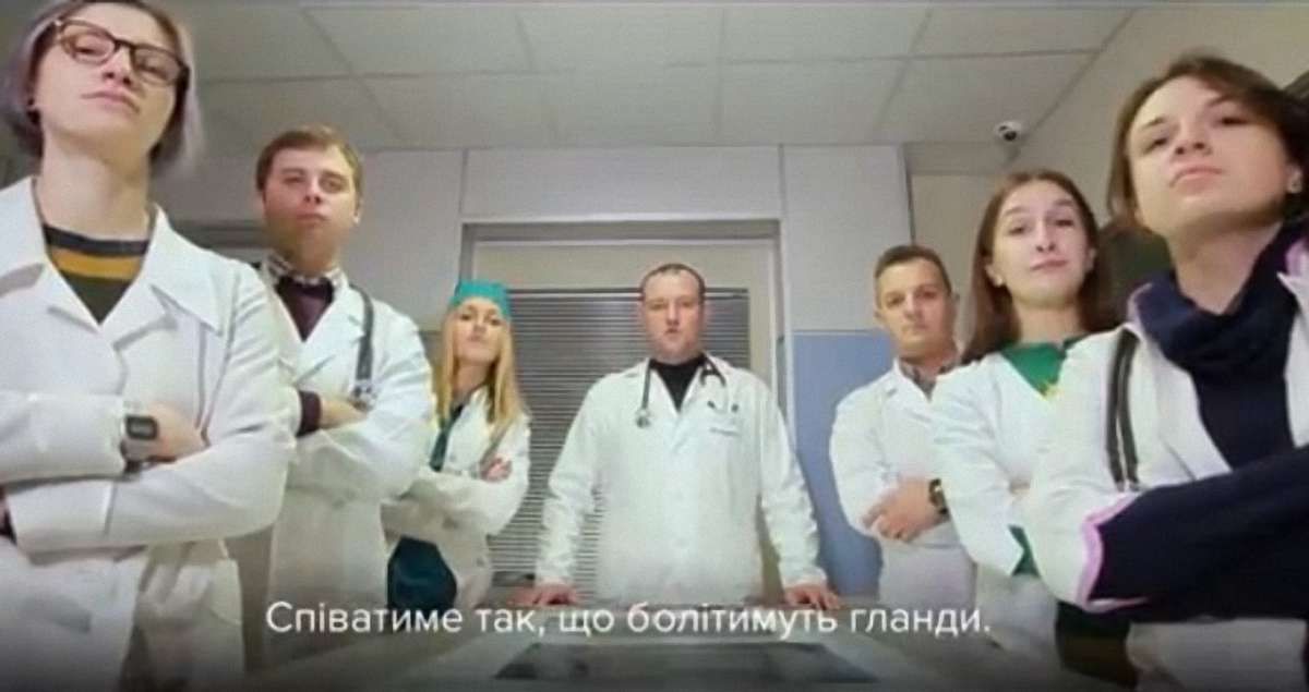Українські лікарі зачитали реп, аби привернути увагу до проблеми самолікування
