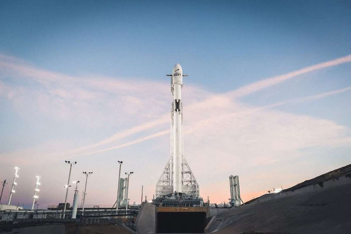 SpaceX успішно запустила ракету Falcon 9 з десятьма супутниками