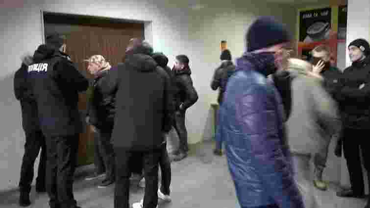 Активісти Нацкорпусу в Києві зірвали «Пленум комсомольців України»