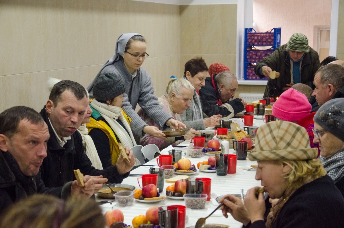 У притулку для безхатченків у Львові провели передріздвяну вечерю