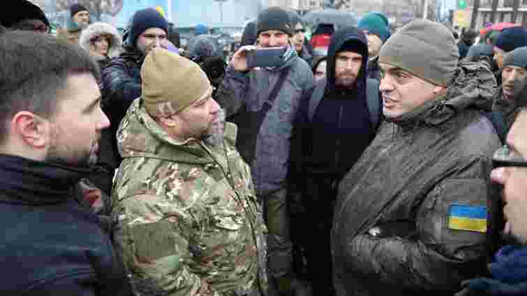 На Майдані сталась сутичка між радником президента Бірюковим і бійцями «Азову»