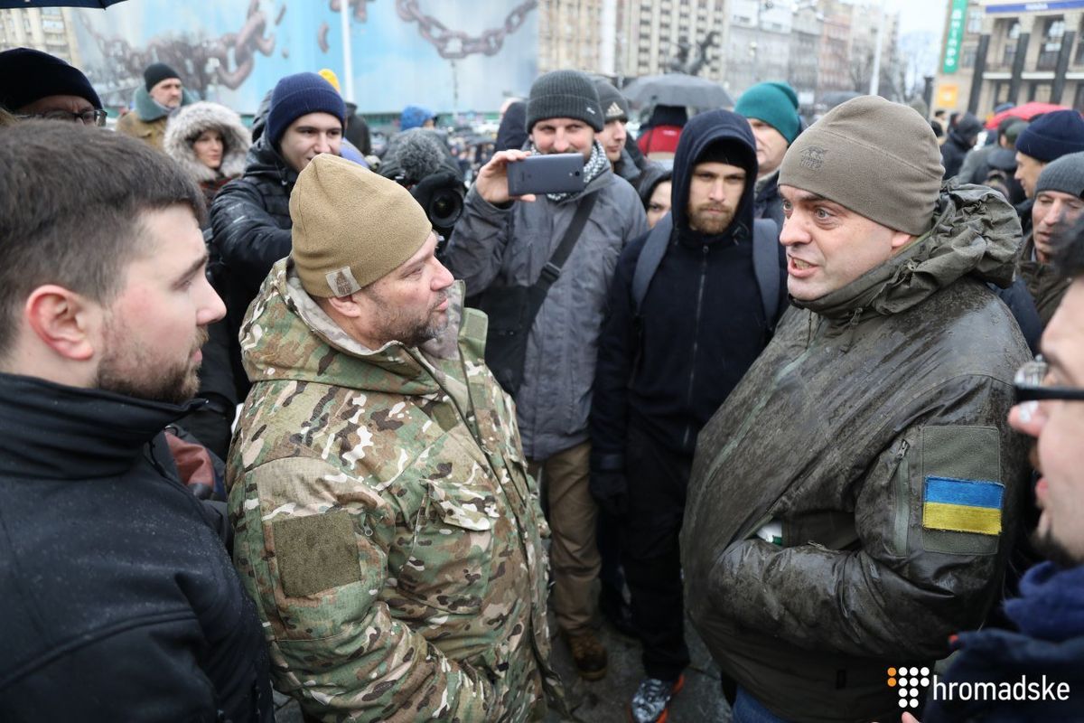 На Майдані сталась сутичка між радником президента Бірюковим і бійцями «Азову»