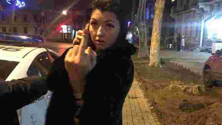 В Одесі п'яна чиновниця мерії їздила з дитиною за кермом і ображала поліцейських