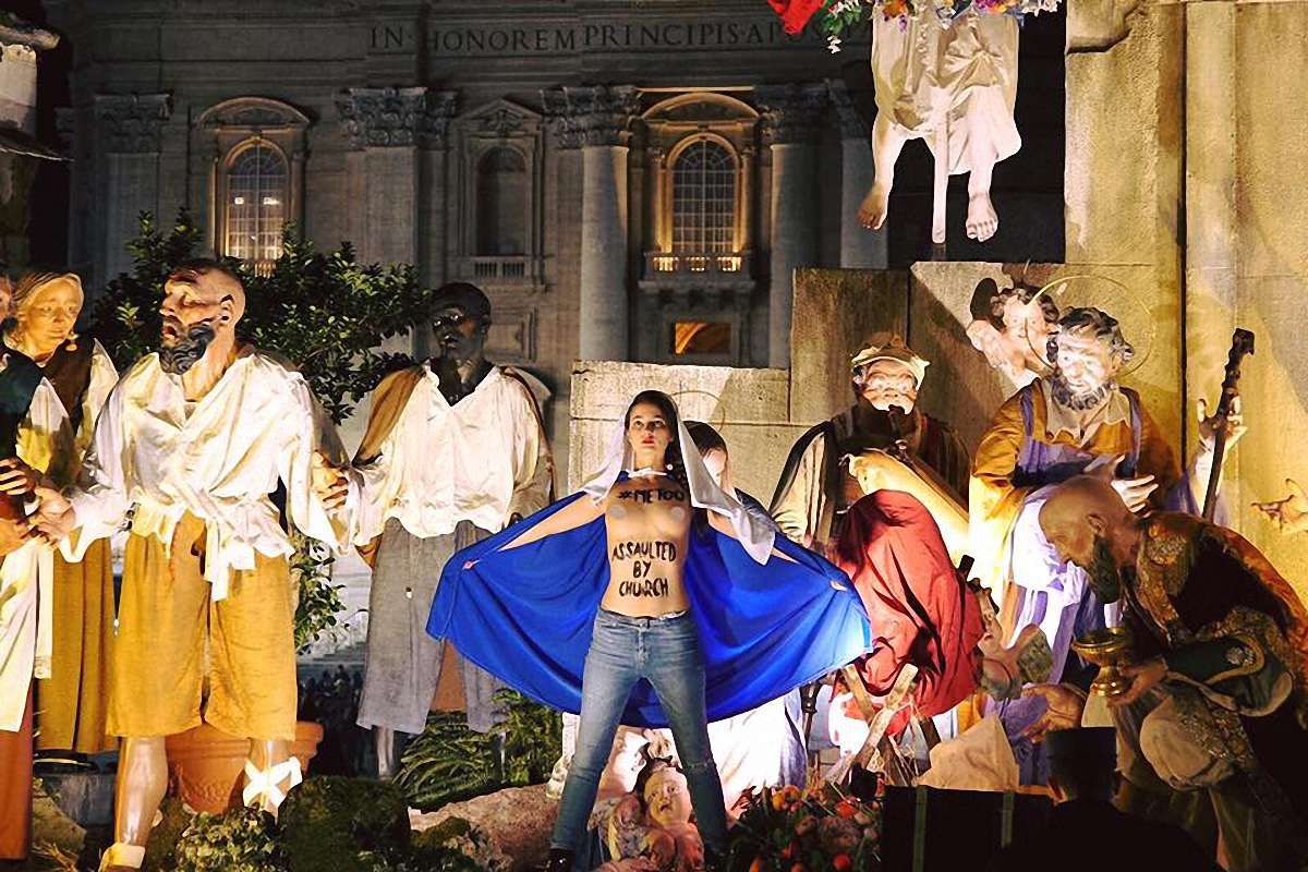 Учасниці Femen провели акцію під час різдвяної меси у Ватикані