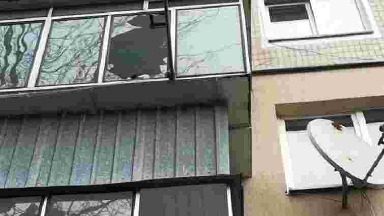 У Залізничному районі Львова дерево розбило вікна у житловому будинку