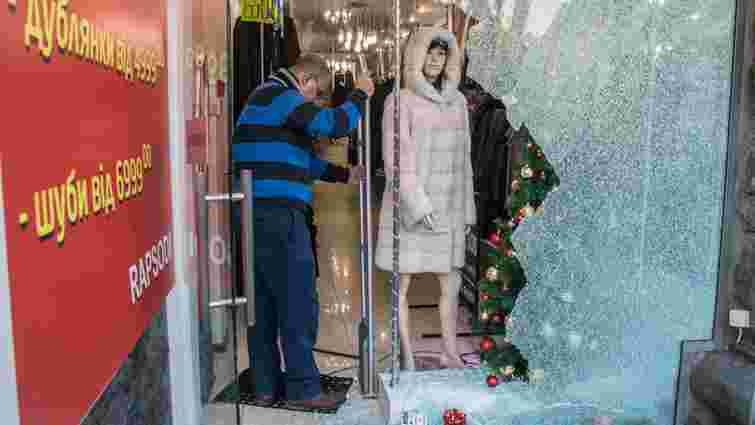 Невідомі вкрали 33 шуби з магазину верхнього одягу в Києві