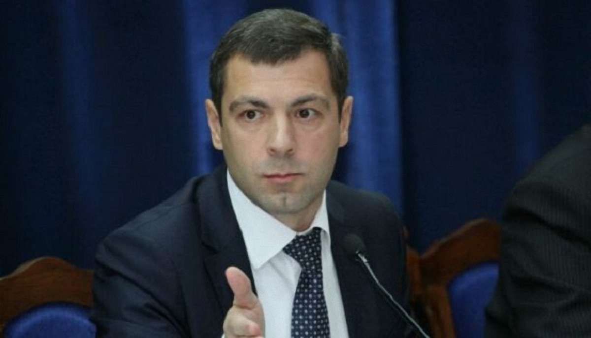 Суд наклав арешт на незадекларований $1 млн готівки екс-заступника адміністрації Януковича