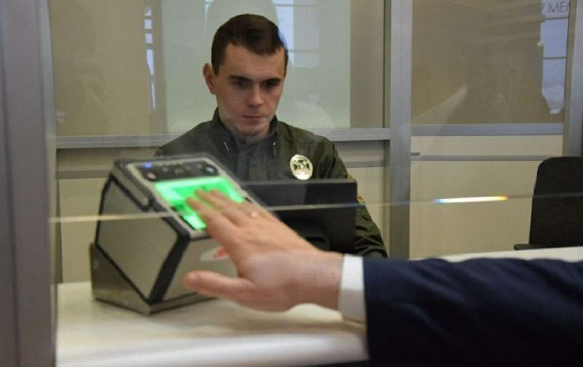 Україна в тестовому режимі запустила біометричний контроль на кордоні з Росією