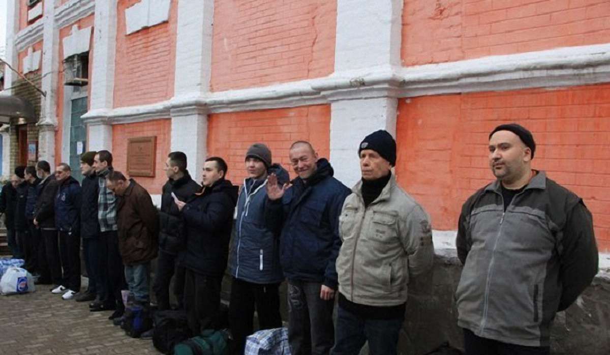 З’явилося відео відправки українських полонених у Луганську на обмін