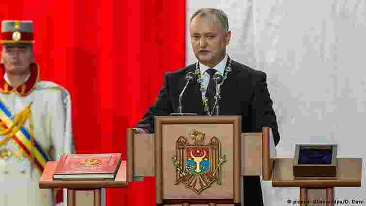 У Молдові депутати попросили суд тимчасово відсторонити президента Додона