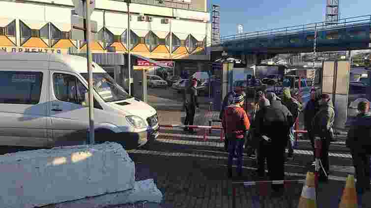 Ветерани АТО заблокували автовокзал у Дніпрі через відмову продати пільговий квиток