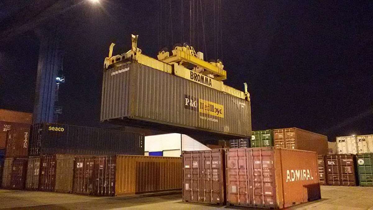 Українські та британські податківці вилучили партію контрабандних сигарет вартістю ₴15 млн