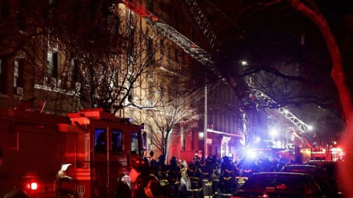 Пожежу в Нью-Йорку, внаслідок якої загинули 12 людей, спричинила трирічна дитина