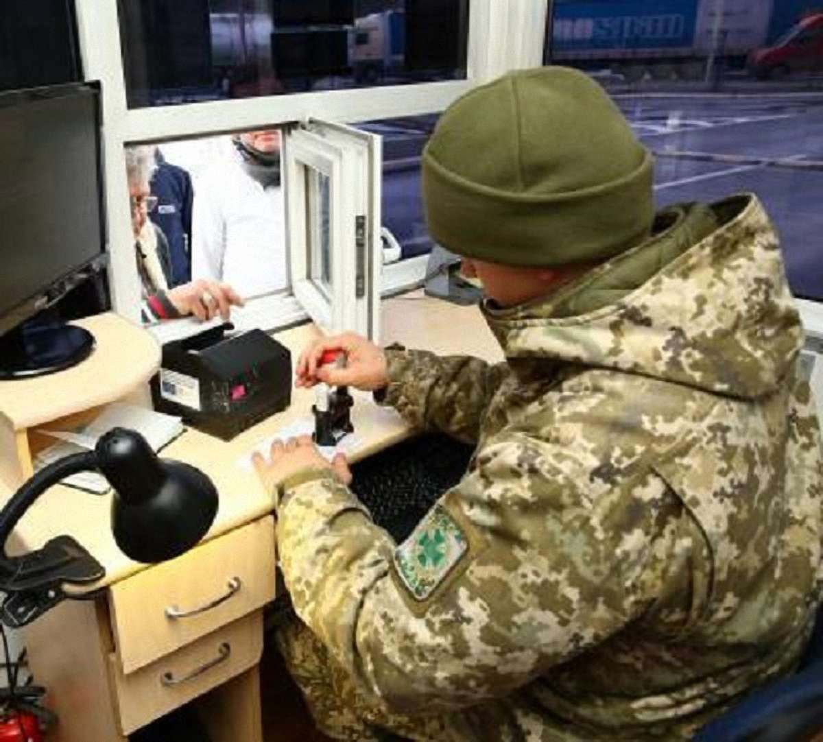 Прикордонники виділили додаткові смуги, щоб зменшити автомобільні черги на кордоні