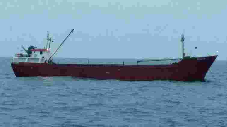 У Чорному морі прикордонники пострілами зупиняли іноземне судно з великою партією контрабанди