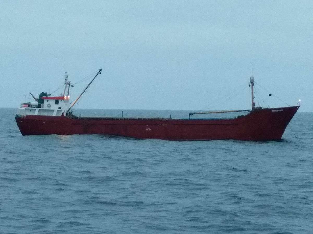 У Чорному морі прикордонники пострілами зупиняли іноземне судно з великою партією контрабанди