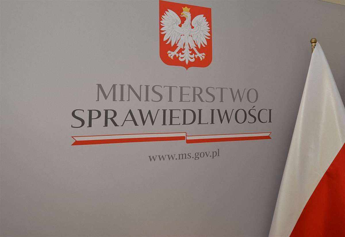 У Польщі відкрили реєстр із даними педофілів