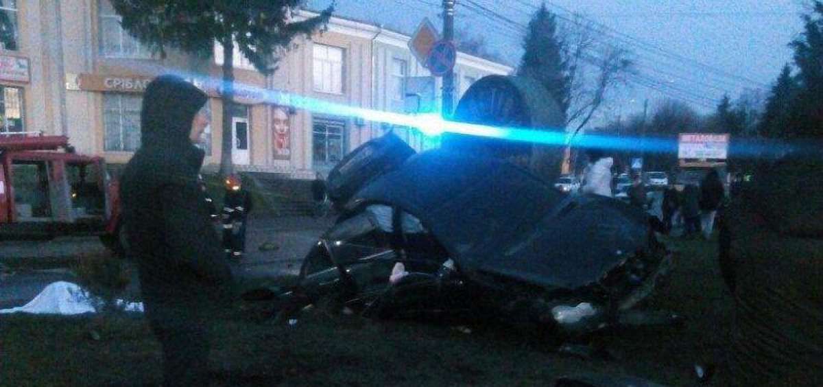 На Хмельниччині автомобіль збив жінку з дитиною, мати загинула