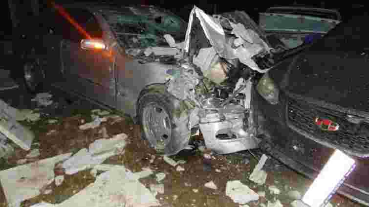У Рівному водій Mercedes розбив 25 припаркованих автомобілів