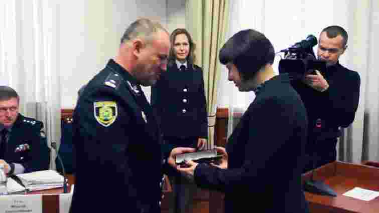 Працівниць «Укрпошти» нагородили за допомогу у звільненні заручників у Харкові