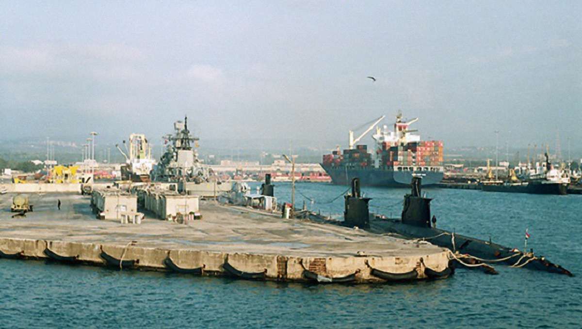 10 українських моряків заблоковані у Сирії через борги судновласника