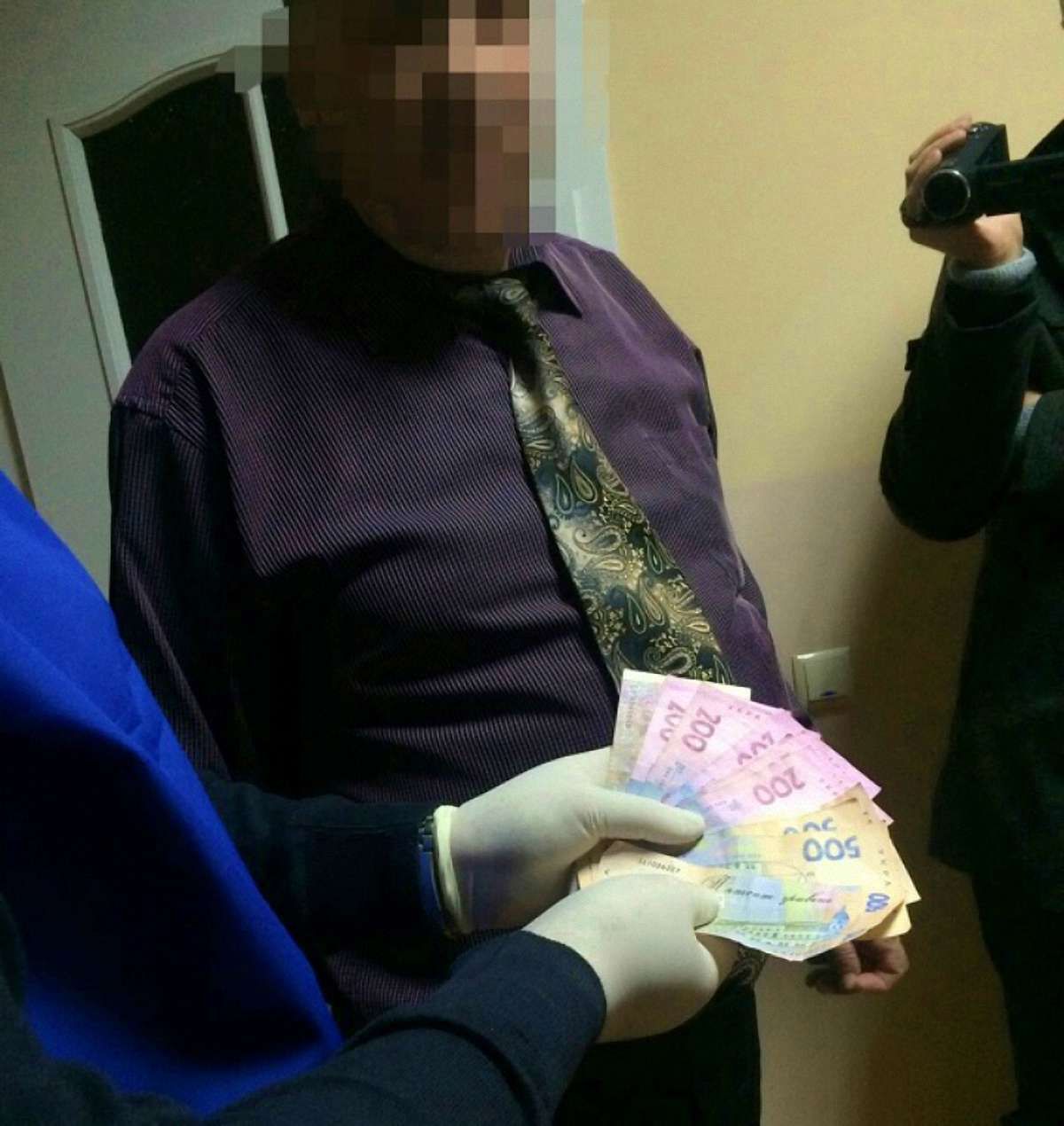 На Львівщині за добу на хабарах у ₴10 тис. затримали двох чиновників