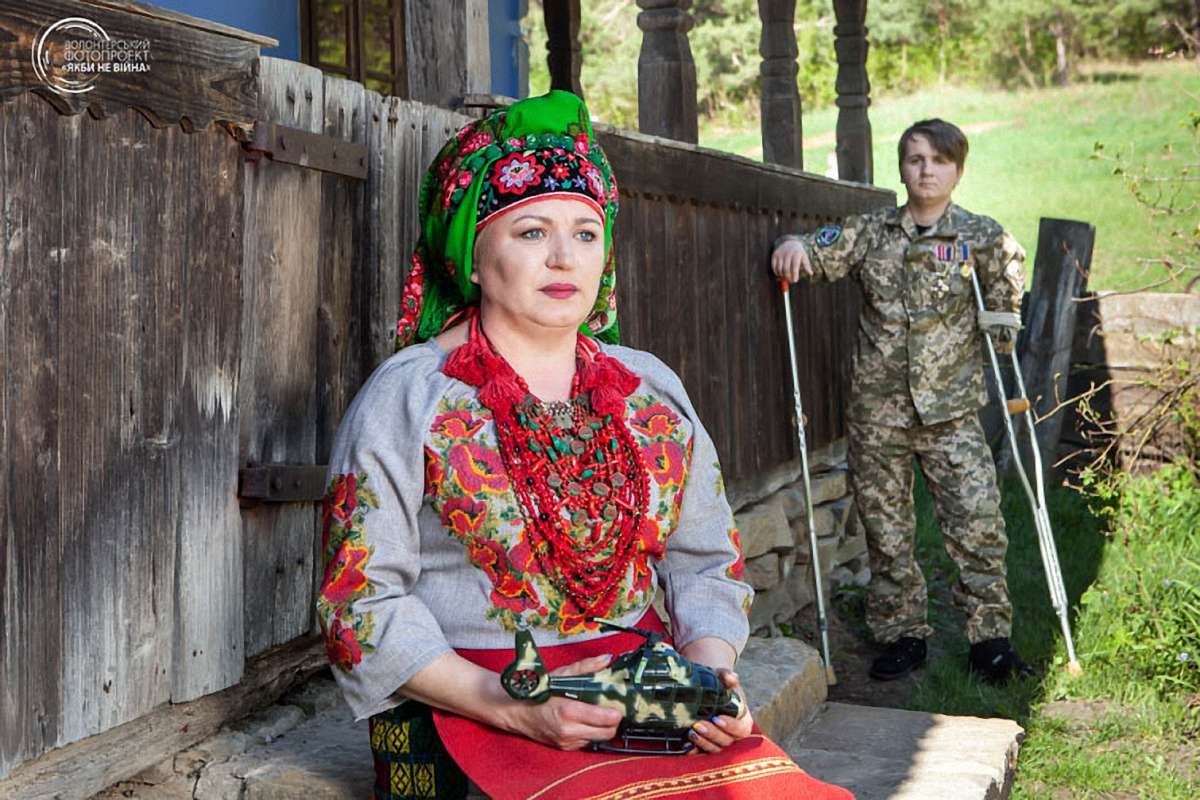 Біля Ратуші відкрилася чергова виставка відомого волонтерського проекту «Якби не війна»