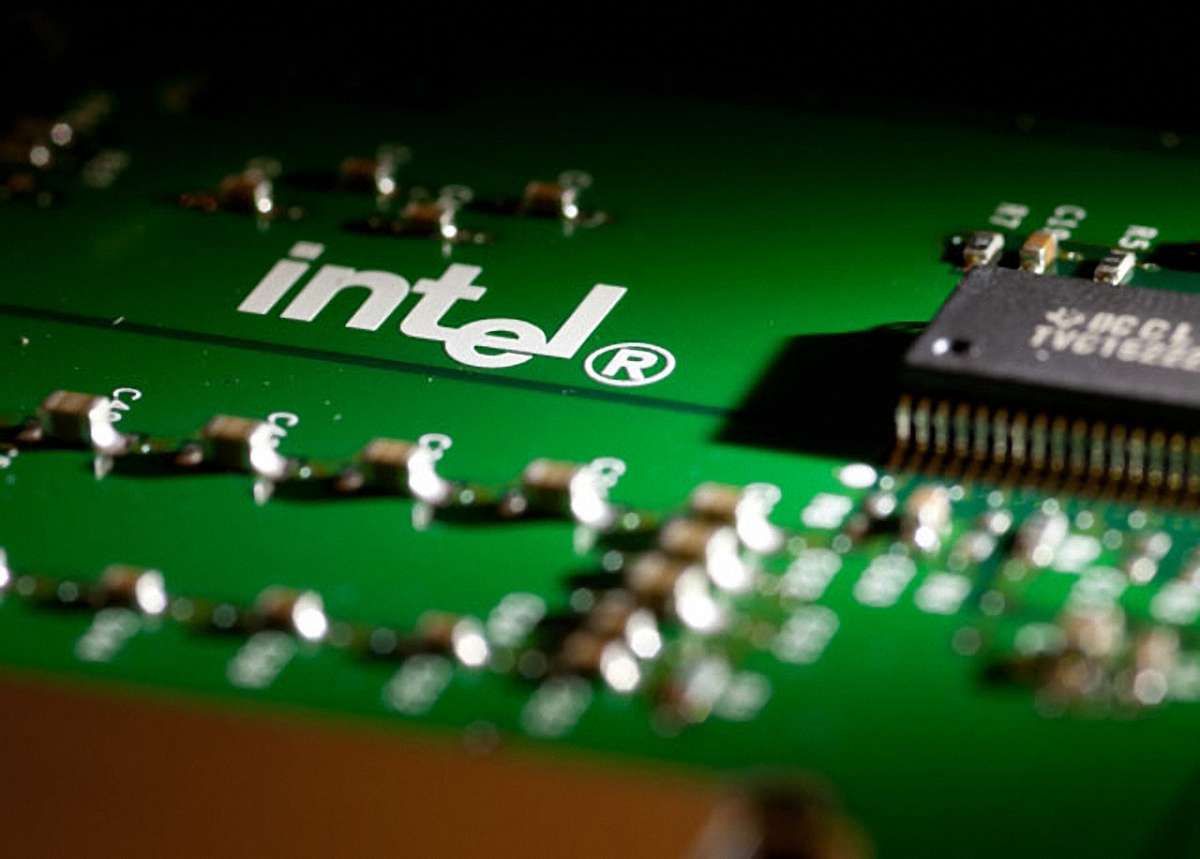 Компанія Intel пообіцяла до кінця тижня усунути серйозні вразливості у своїх процесорах