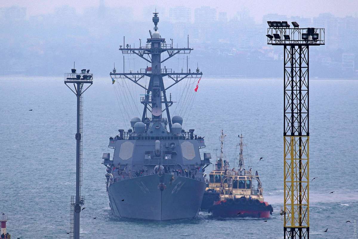 Американський есмінець USS Carney зайшов до Одеського порту