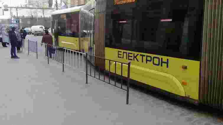 У Львові зійшов з рейок найбільший трамвай