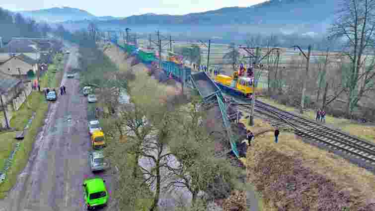 У Закарпатській області з рейок зійшов вантажний поїзд