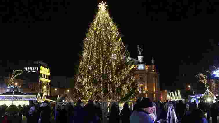 Центральну міську ялинку Львова почнуть розбирати 22 січня