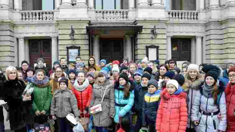 Львів’яни подарували дітям із Донеччини 300 україномовних книг