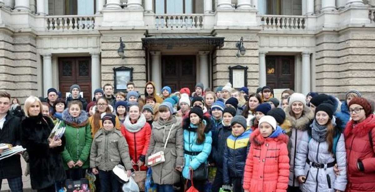 Львів’яни подарували дітям із Донеччини 300 україномовних книг