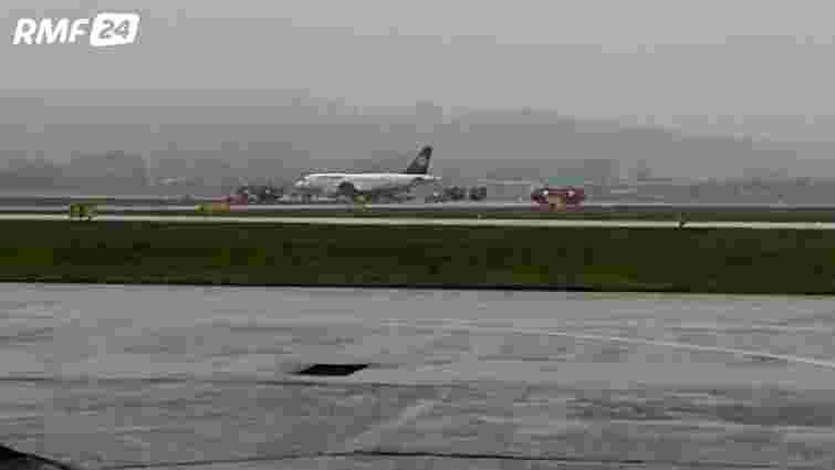 У Кракові літак Lufthansa здійснив аварійну посадку одразу після злету