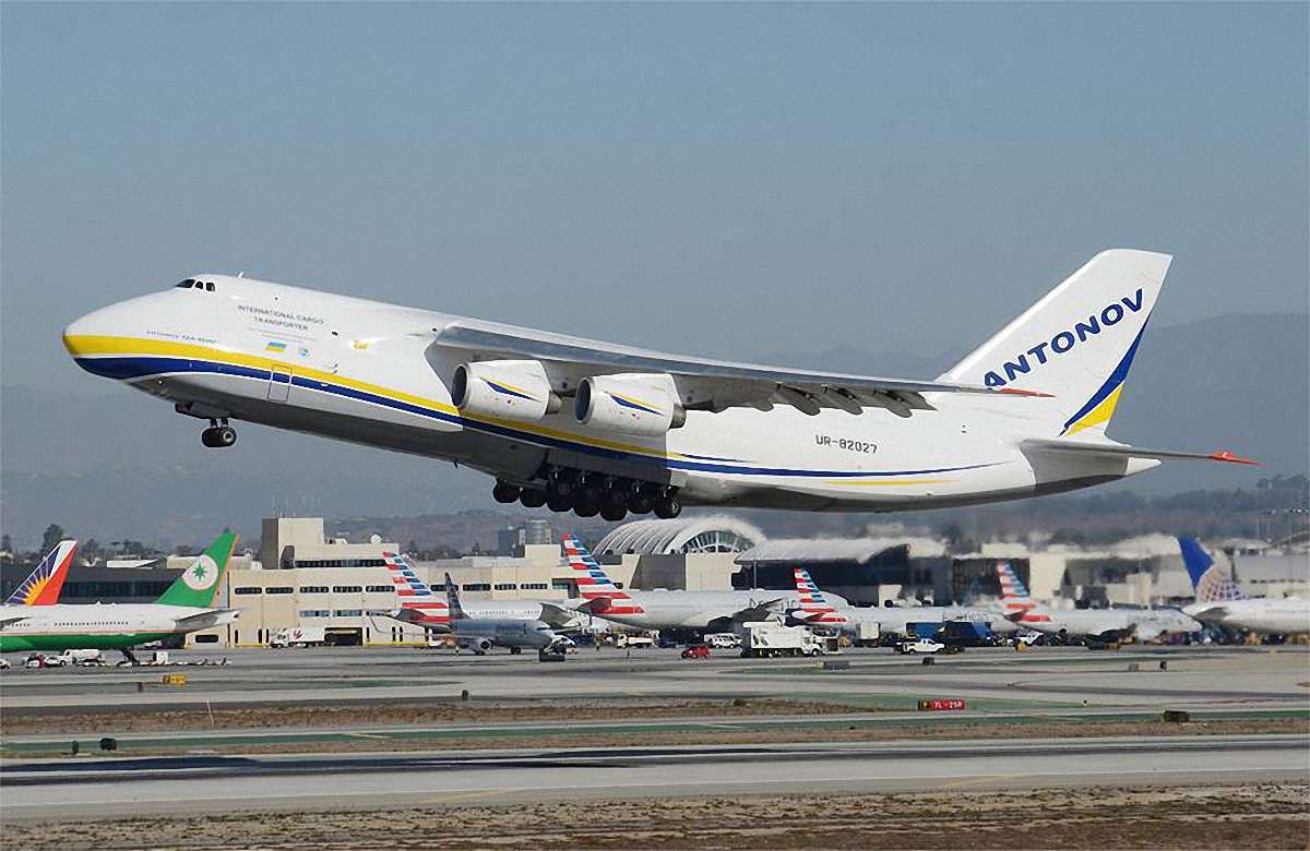 Український Ан-124 «Руслан» доставив деталі ракети для SpaceX до Флориди