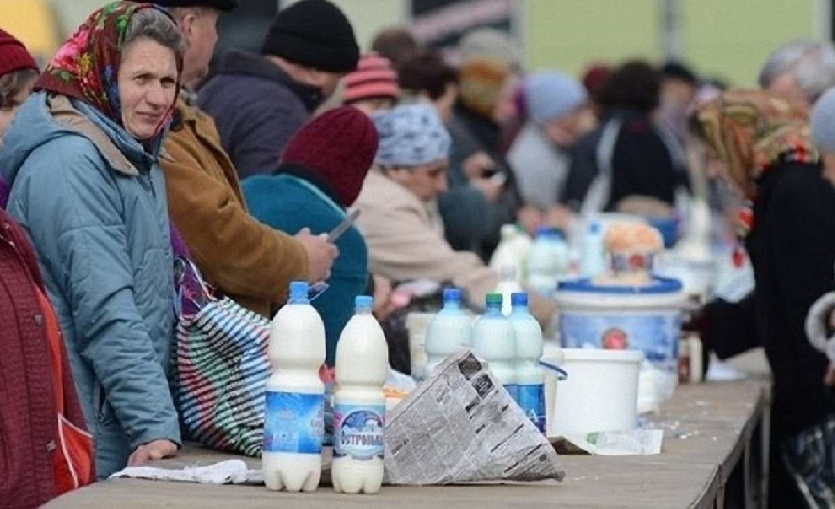 Україна відтермінувала заборону на закупівлю домашнього молока в селян