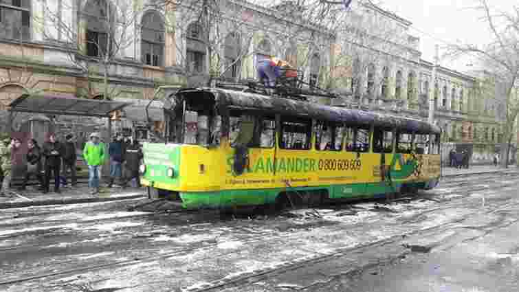 У центрі Одеси згорів трамвай, є постраждалі