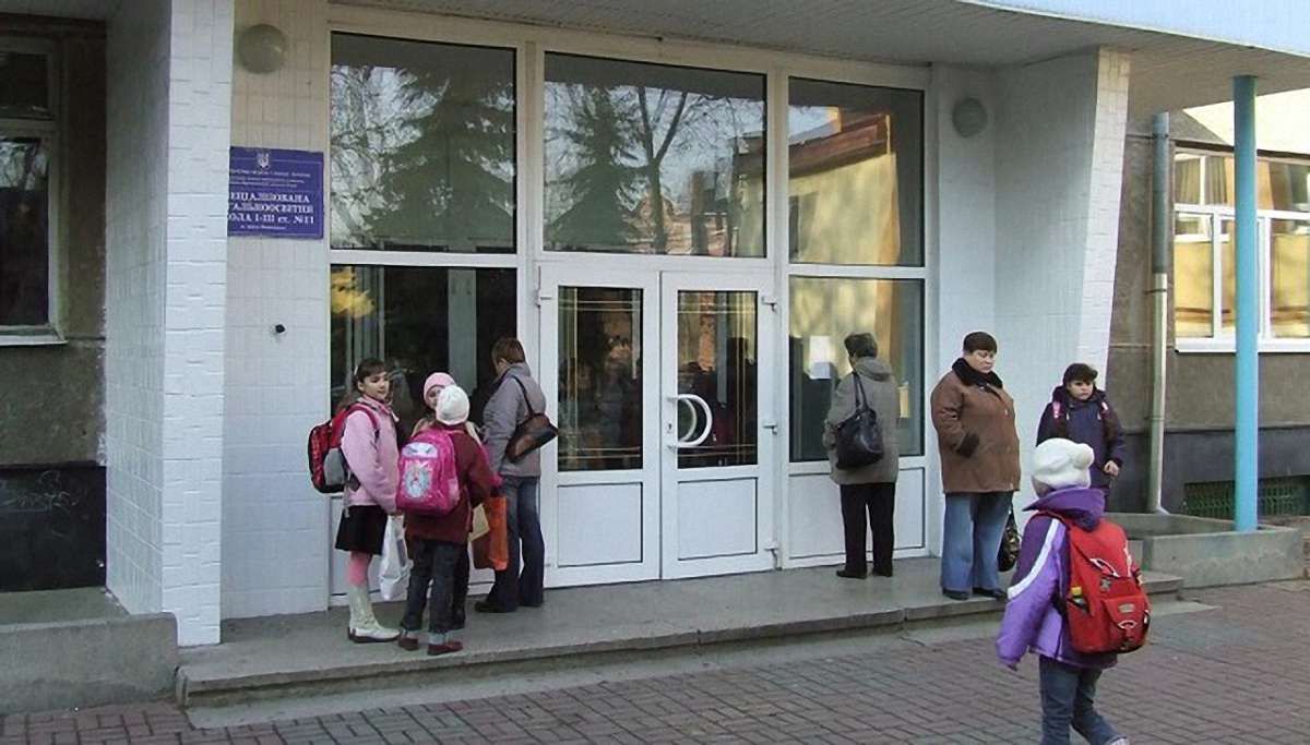 Школярам Івано-Франківська продовжили канікули через спалах кору