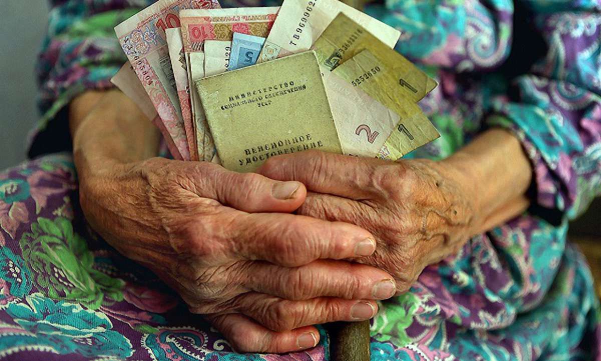 Гройсман анонсував підвищення пенсій для людей з великим стажем і низькою зарплатою