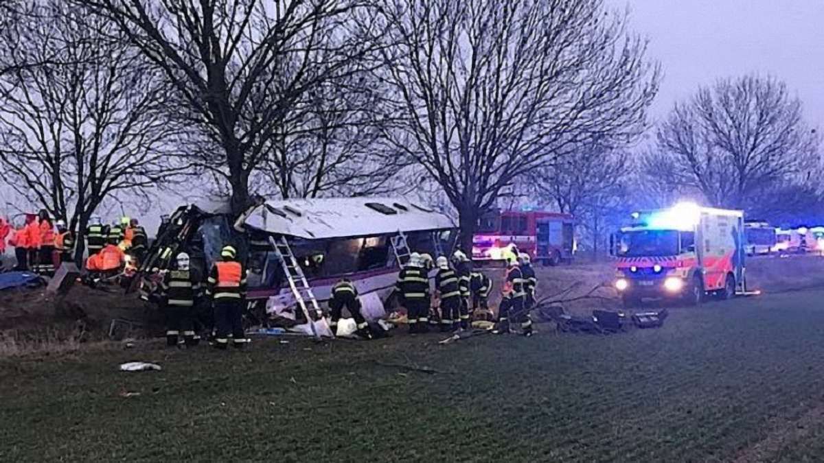 Біля Праги розбився пасажирський автобус: троє загиблих