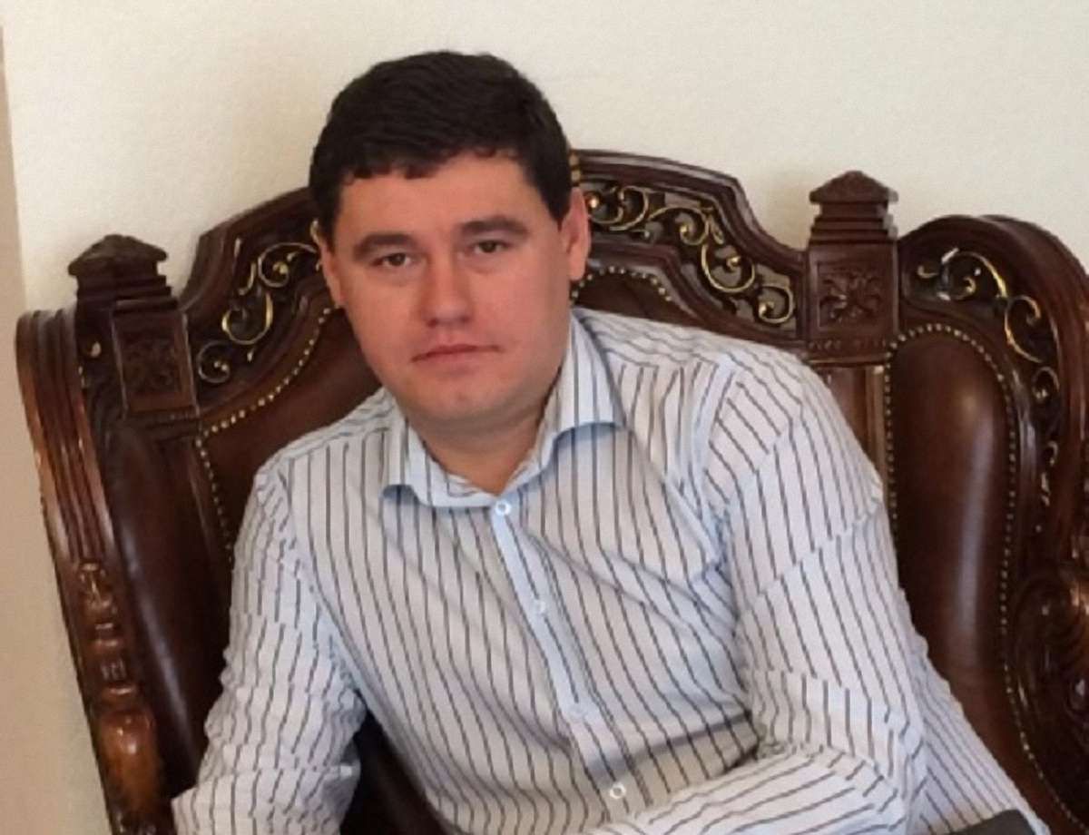 Підозрюваний у хабарі в $500 тис. одеський депутат втік від спецназу НАБУ