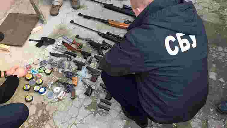 У Білгороді-Дністровському СБУ блокувала збут зброї та боєприпасів